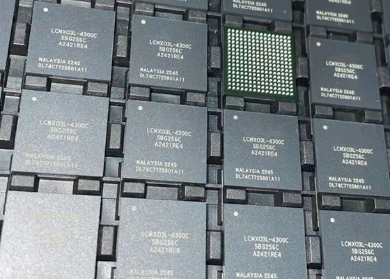 Pole programowalna brama Array LCMXO3L-4300C-5BG256C 4320LUTs MachXO3 programowalna logika IC CSFBGA-256